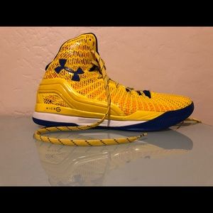 Steph curry clutch fit drive yellow and blue